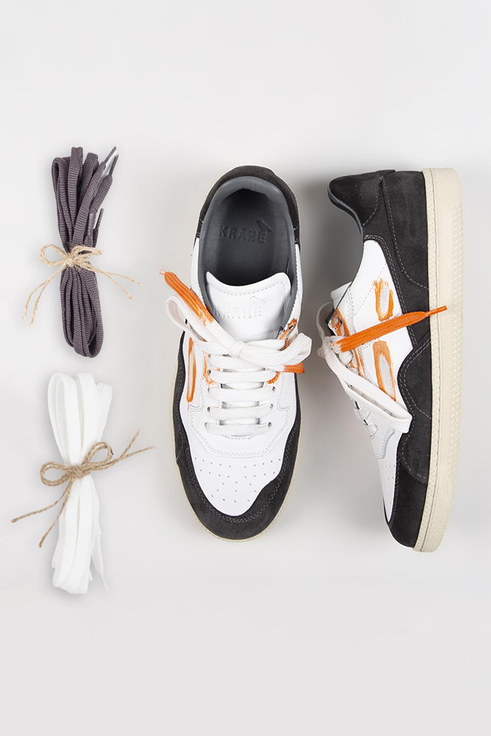 krahe-artemis-erkek-hakiki-deri-eskitme-el-boyamali-bagcik-ve-iki-yedek-bagcikli-beyaz-gri-sneakers-8076.jpg