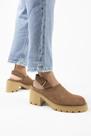 Manijero Carleen Women's Genuine Leather Tan Backstrap Clogs