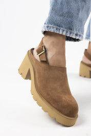 Manijero Carleen Women's Genuine Leather Tan Backstrap Clogs