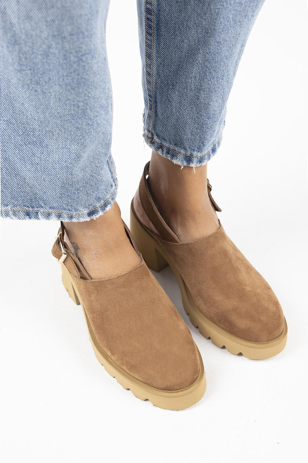 Manijero Carleen Women's Genuine Leather Tan Backstrap Clogs