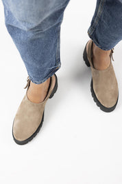 Manijero Carleen Women's Genuine Leather Mink Backstrap Clogs