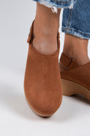Manijero Dolly Women's Genuine Leather Backstrap Tan Clogs