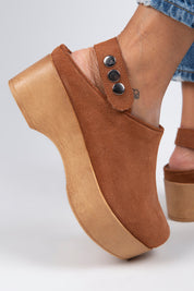 Manijero Dolly Women's Genuine Leather Backstrap Tan Clogs