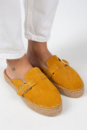 Manijero Esta Women's Genuine Leather Buckled Strap Mustard Clogs