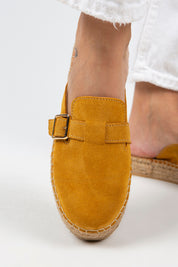 Manijero Esta Women's Genuine Leather Buckled Strap Mustard Clogs