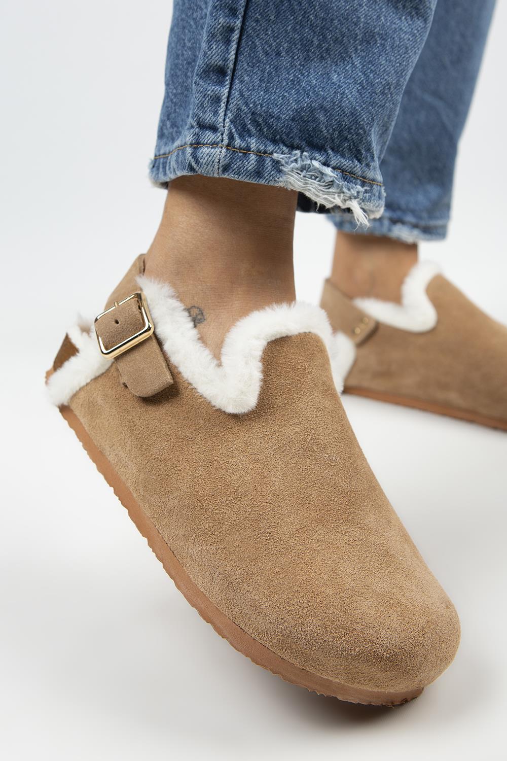 Manijero Holly Women's Genuine Leather Faux Shearling Lined Sand Backstrap Clogs