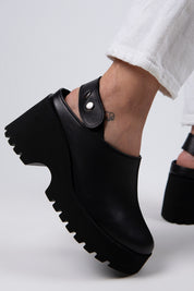 Manijero Hope Women's Genuine Leather Black Platform Clogs