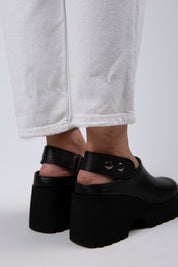 Manijero Hope Women's Genuine Leather Black Platform Clogs
