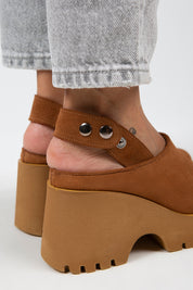 Manijero Hope Women's Genuine Suede Leather Tan Platform Clogs